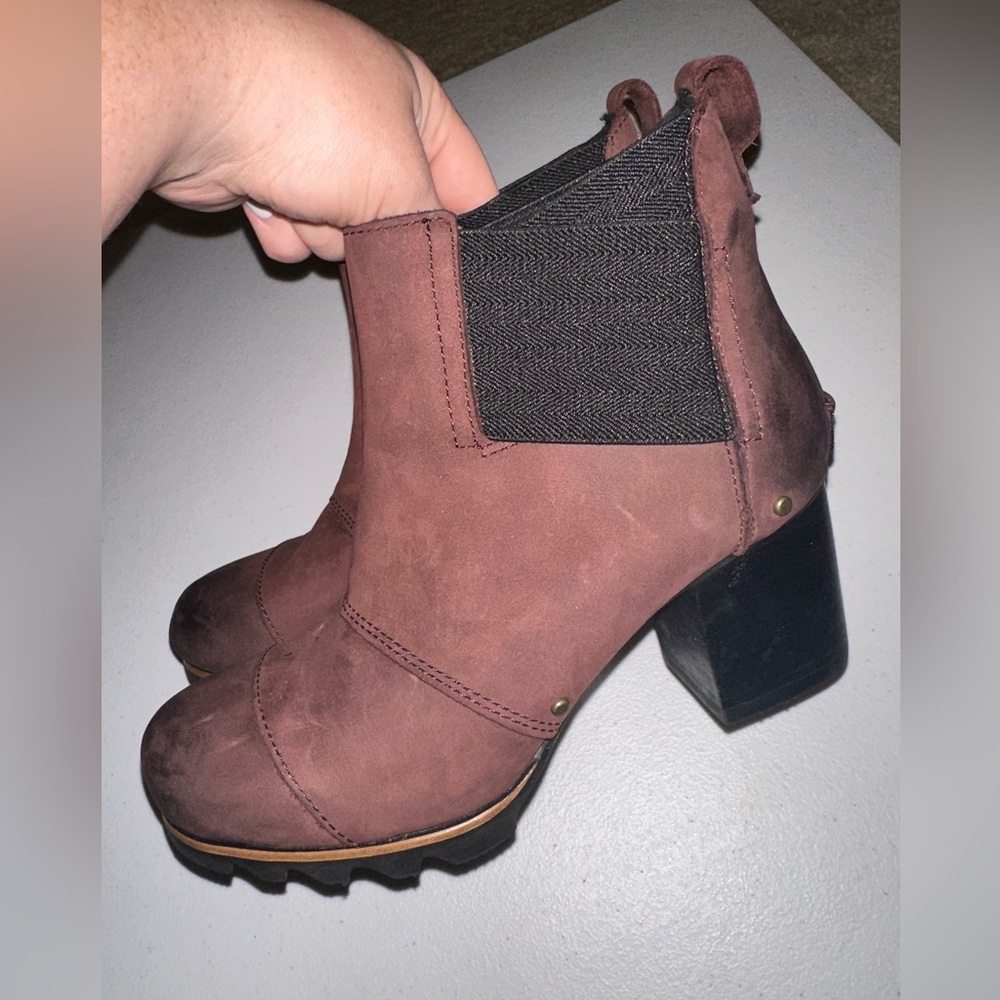 Sorel Women's Addington Red Suede Ankle Boots block heel 8 fall winter